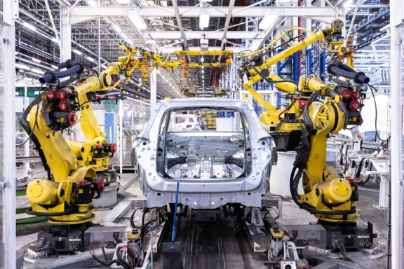 Chaîne de montage robotisée d'une usine Stellantis (photo D.R.).