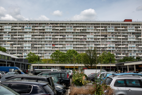 La Cité des 4 000, à La Courneuve, en Seine-Saint-Denis, en 2024 (photo Samir Maouche/Hans Lucas/AFP).