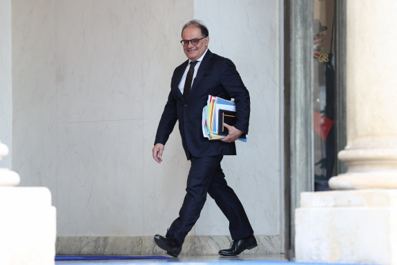 Le secrétaire général de l’Élysée, Emmanuel Moulin, à la sortie d'une réunion, en décembre 2025 (photo Tom Nicholson/Anadolu/AFP). 