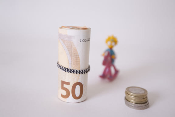 70 % des ménages français ont déjà soutenu financièrement un enfant, selon l'INSEE (photo Thibaut Durand/Hans Lucas/AFP).