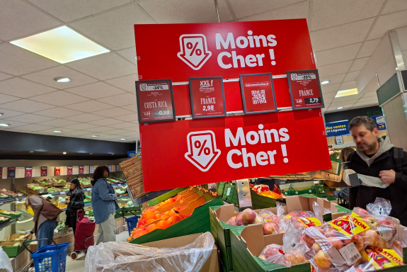 Le rayon fruits et légumes d'un supermarché Lidl, à Paris, en septembre 2025 (photo Riccardo Milani/Hans Lucas/AFP).