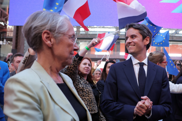 Élisabeth Borne et Gabriel Attal, lors d'un meeting de Renaissance, en avril 2025 (photo Thomas Samson/AFP).
