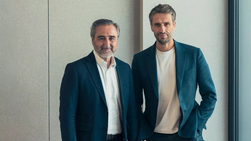 François Riahi, bras droit de Stéphane Courbit et directeur général de Banijay Group et Tony Estanguet (photo D.R.).