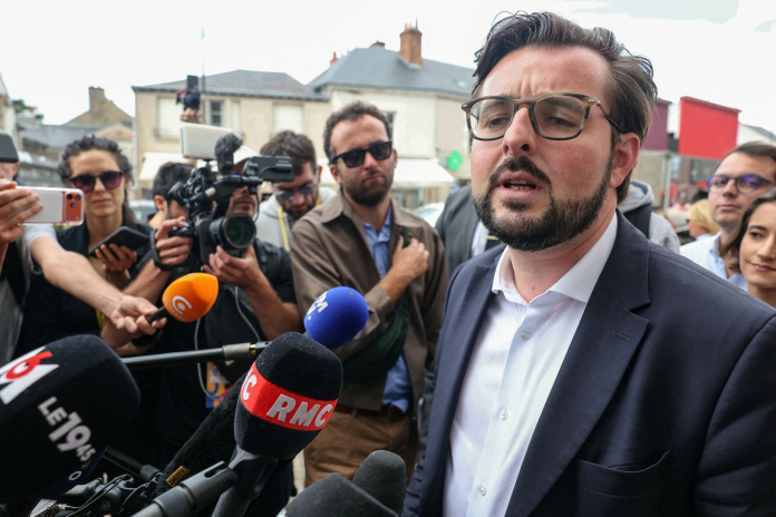 Philippe Brun, annonçant à la presse sa candidature à la "primaire de la gauche socialiste et démocratique", le 28 août à Blois (photo Alain Jocard/AFP).
