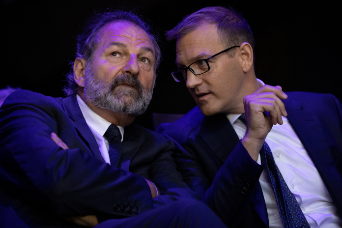 Denis Olivennes et Daniel Kretinsky, lors des "Rencontres de l'Udecam" en 2019, à Paris (photo Thomas Samson / AFP).