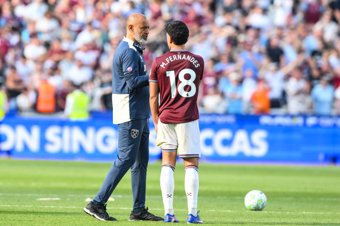 Nuno Espirito Santo, l'entraineur du club de West Ham United, et Mateus Fernandes, en mai 2026 (photo Kevin Hodgson/NurPhoto/AFP).