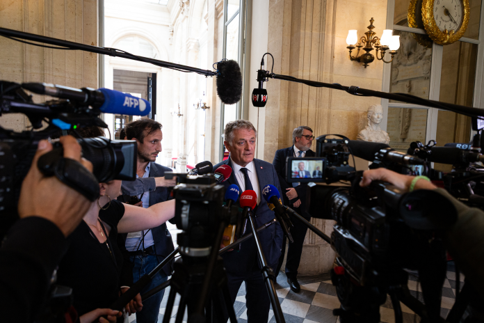 Le député Philippe Juvin, rapporteur de la commission des finances, le 9 juin 2026 à l'Assemblée (photo Telmo Pinto/NurPhoto/AFP).