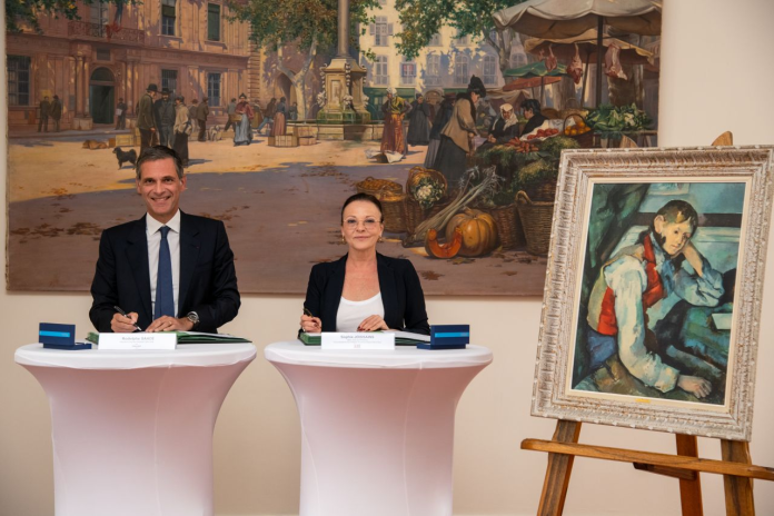 Rodolphe Saadé, en septembre 2024, lors de l'annonce de la participation de CMA CGM à la restauration du Grand Salon de la bastide du Jas de Bouffan à Aix en Provence, afin de préserver le patrimoine et célébrer l'héritage du peintre Paul Cézanne (photo D.R.).