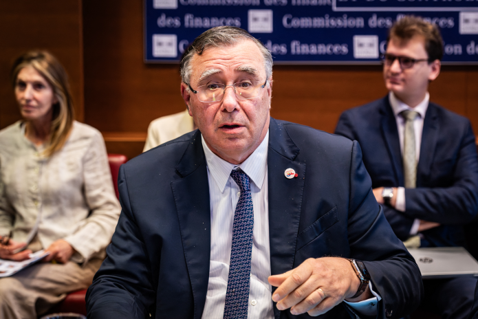 Patrick Pouyanné, le PDG de TotalEnergies, auditionné par la commission des finances de l'Assemblée nationale, le 17 juin 2026 (photo Xose Bouzas/Hans Lucas/AFP).