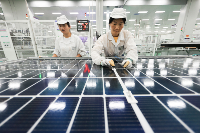 Usine chinoise de panneaux photovoltaïques, à Lianyungang (photo CN-STR/AFP).