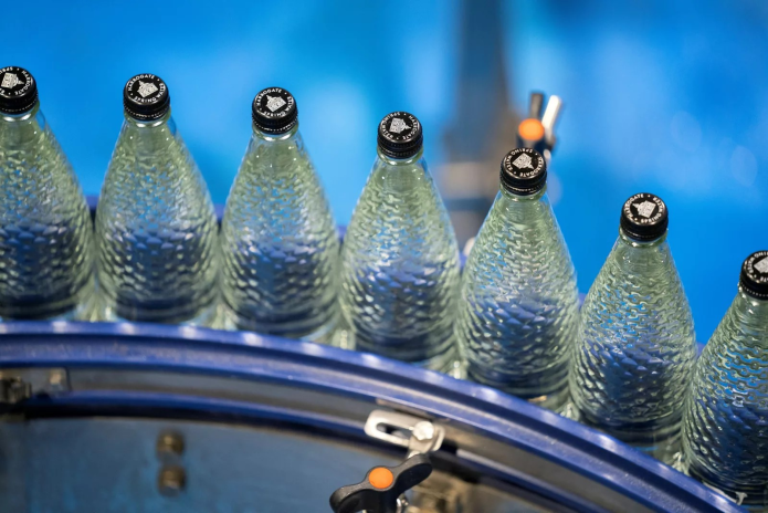 Chaine d'embouteillage Harrogate Spring Water (photo D.R.).