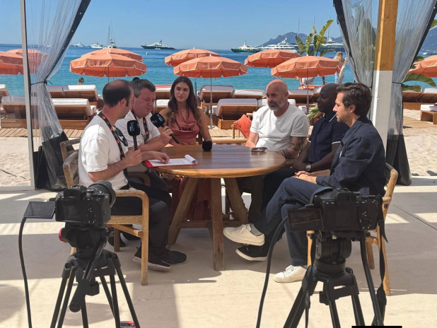 L'équipe de Cannes Lérins TV en tournage lors du dernier festival de Cannes (photo D.R.).