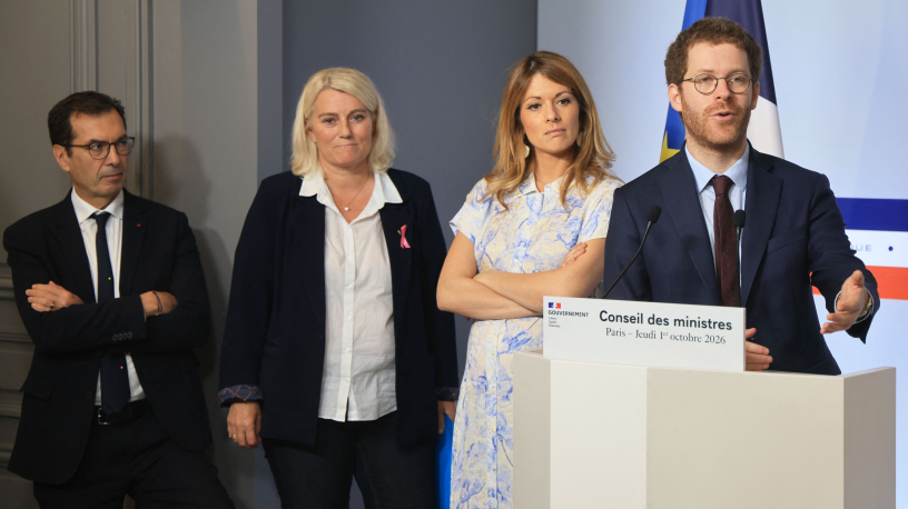 Les ministres Jean-Pierre Farandou (travail), Stéphanie Rist (santé), Maud Bregeon (porte-parole) et David Amiel (compte public), présentant le projet de budget 2027 à l'issue du Conseil des ministres, le 1er octobre 2026 (photo Ludovic Marin/AFP).
