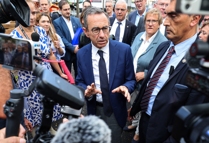 Bruno Retailleau, en campagne, le 28 août 2026 à la Foire de Châlons (photo François Lo Presti/AFP).