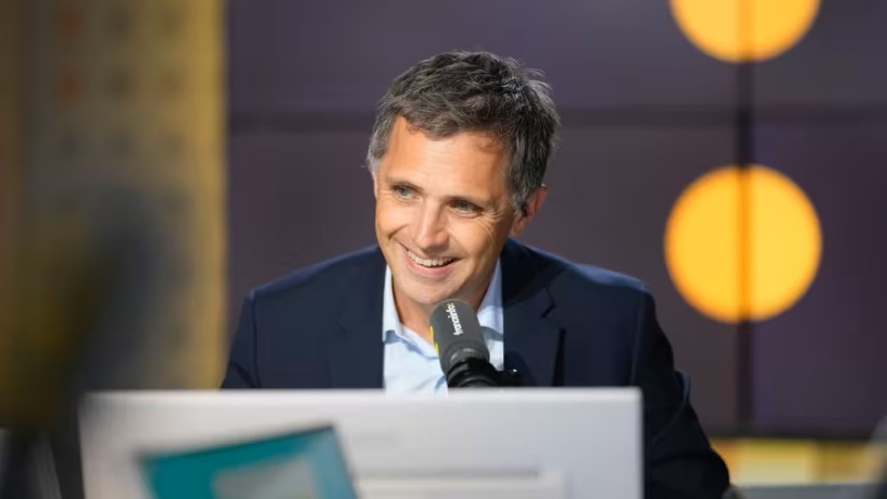 Jérôme Chapuis présentait la matinale de France info depuis la rentrée 2023 (photo Christophe Abramowitz/Radio France).