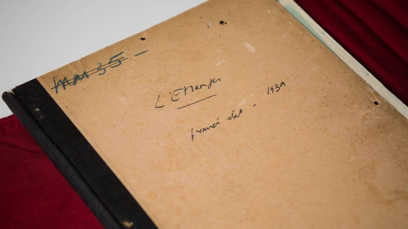 Le manuscrit de L’Étranger, d'Albert Camus, qui va intégrer les collections de la BnF (photo D.R.).