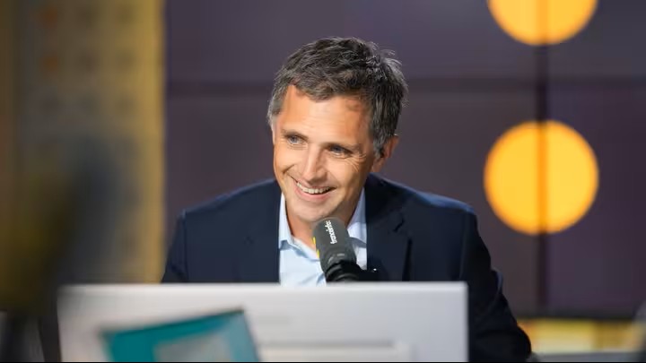Jérôme Chapuis, présentateur de la matinale de franceinfo (photo Christophe Abramowitz/Radio France).