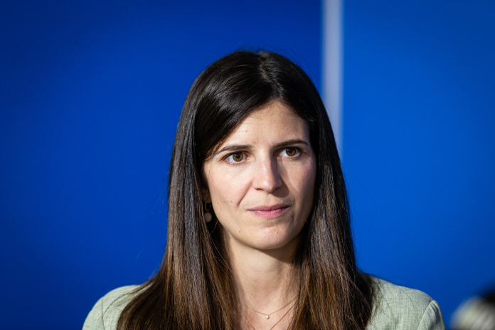Clara Chappaz, lors de l'évènement "Notre IA" au ministère de l'Économie et des Finances, le 16 juin 2026 (photo Telmo Pinto/NurPhoto/AFP).