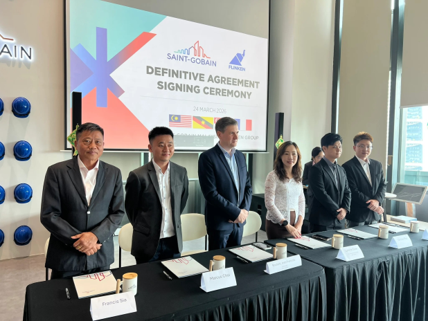 La signature de l'accord entre Saint Gobain et Flinken, à Kuala Lumpur (photo D.R.).