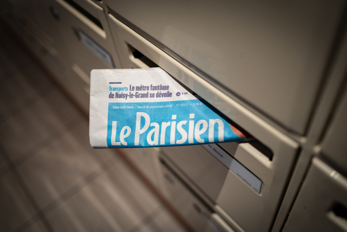 Portage du quotidien Le Parisien à Saint-Ouen sur Seine (photo Stéphane Ouzounoff/Hans Lucas/AFP).