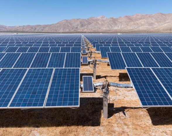Panneaux solaires, à proximité de l'Intermountain power plant, dans l'Utah (photo D.R.).