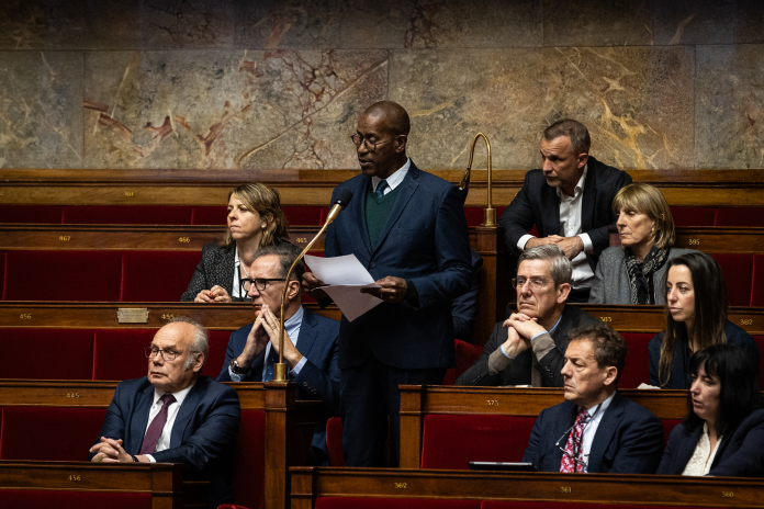 Max Mathiasin, député du groupe LIOT, en avril 2026 à l'Assemblée nationale (photo Telmo Pinto/NurPhoto/AFP).