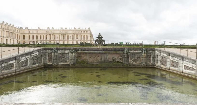 Le bassin du Bain des Nymphes, dans le parc du château de Versailles (photo Christophe Fouin/RMN).
