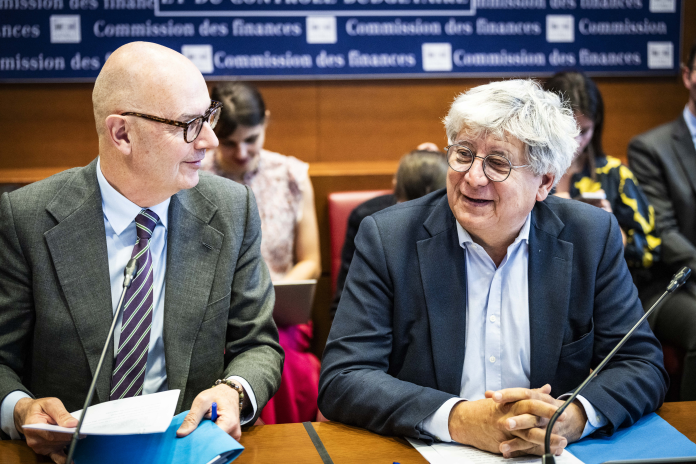 Roland Lescure, ministre de l’Économie et des Finances et Éric Coquerel, président de la commission des finances de l'Assemblée nationale, le 27 avril 2026, à l'Assemblée (photo Xose Bouzas/Hans Lucas/AFP).