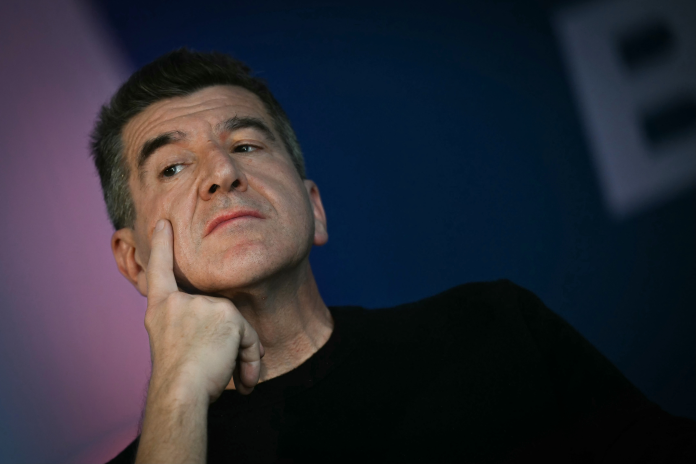 Matthieu Pigasse, lors du "Printemps du souffle breton", à le 25 avril 2026 (photo Lou Benoist/AFP).