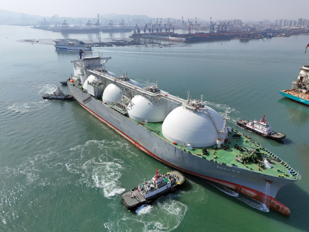 Chargement de GNL (photo CFOTO/NurPhoto/AFP).