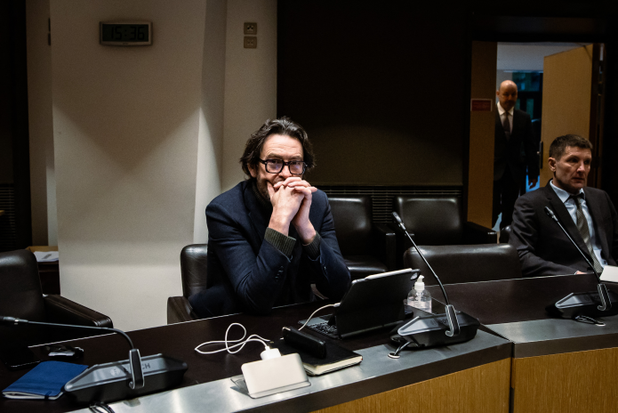 Le député Erwan Balanant, assistant à l'audition des dirigeants de Radio France par la commission d'enquête sur l'audiovisuel public, le 17 décembre 2025 (photo Amaury Cornu/Hans Lucas/AFP).