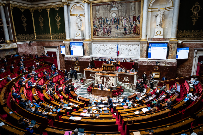 Vue panoramique de l'hémicycle de l'Assemblée nationale lors de la discussion du projet de loi de finances pour 2027, le 14 octobre 2026 (photo Xose Bouzas/Hans Lucas/AFP).