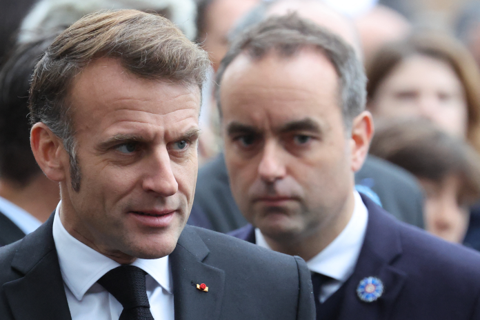 Emmanuel Macron et Sébastien Lecornu, devant la statue de Georges Clémenceau à Paris, à l'occasion des commémorations du 11 novembre, en 2025 (photo Ludovic Marin/AFP).