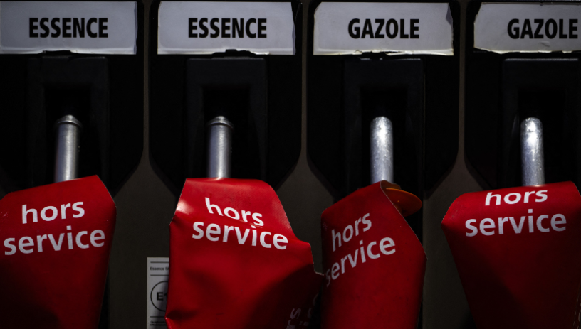 Rupture de carburant dans une station-service de Rouffach, dans l'Est de la France, le 1er avril 2026 (photo Sébastien Bozon/AFP).
