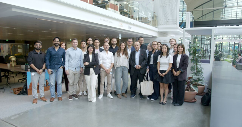  Jean-Yves Le Drian, président de l'Agence française pour le développement d'AlUla, et plusieurs "startuppeurs", réunis à STATION F pour le lancement de Future of Tourism (photo D.R.).