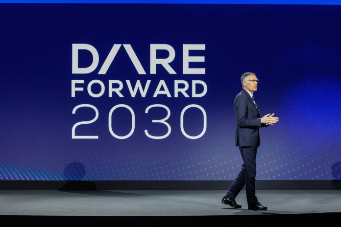 Carlos Tavares, en février 2023, lors de la présentation du plan stratégique "Dare forward 2030" de Stellantis (photo D.R.).