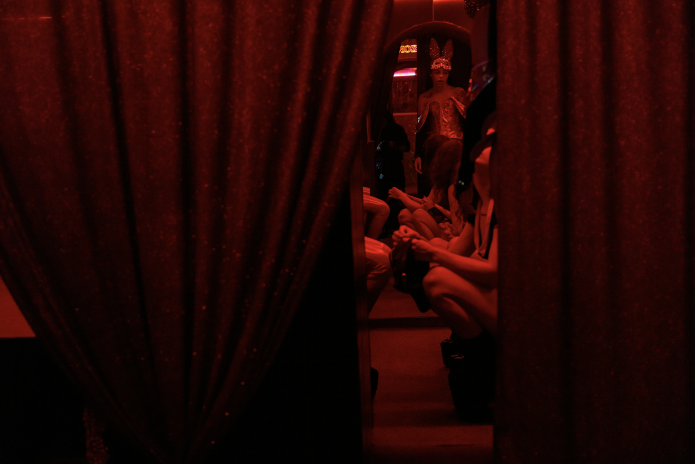 Loin de Las Vegas, le club de strip-tease "Flash Dancers" de Kharkiv, en Ukraine, en mai 2025 (photo Tetiana Dzhafarova/AFP).