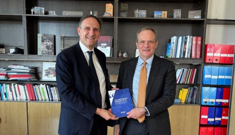 Olivier Sichel, directeur général du groupe Caisse des dépôts et le prix Nobel d’économie Simon Johnson (photo D.R.).