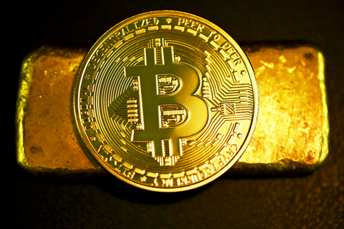 Bitcoin et or, illustration (photo Kanchanara/Unsplash).