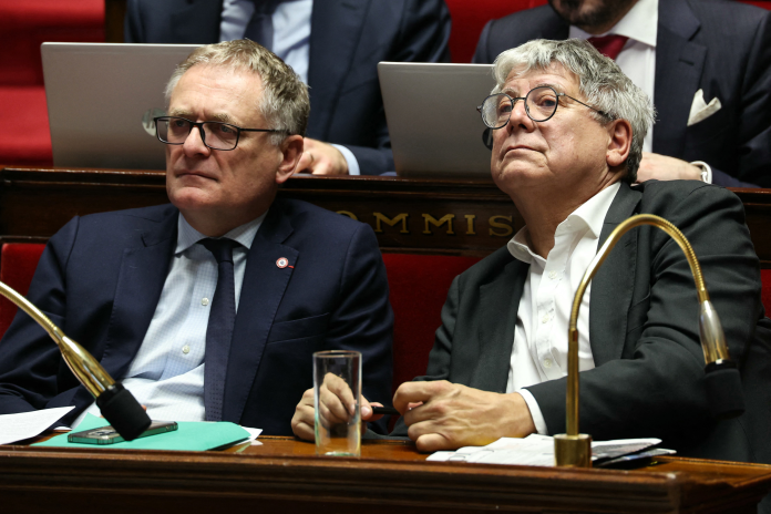 Les députés Philippe Juvin (LR) et Éric Coquerel (LFI), respectivement rapporteur et président de la commission des finances de l’Assemblée nationale (photo Thomas Samson/AFP).