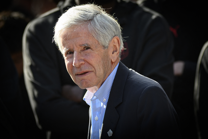 Alain Minc, lors de l'inauguration du nouveau centre d'entrainement du Stade Rennais, propriété de la famille Pinault, via sa holding Artémis, le 2 octobre 2026 à Rennes (photo Loïc Venance/AFP).