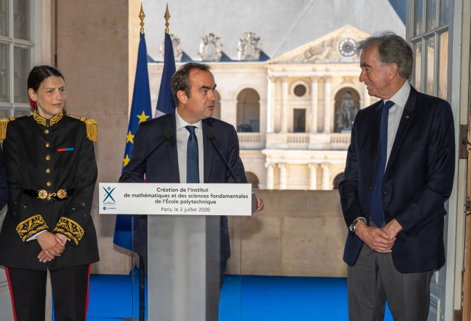 Laura Chaubard, directrice de Polytechnique, Sébastien Lecornu et Bernard Arnault, le 2 juillet à l'Hôtel national des Invalides (photo Emanuele Scorcelletti).
