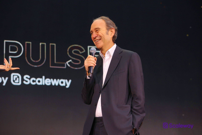 Xavier Niel, lors de la conférence ai-PULSE, le 4 décembre 2025 chez Station F à Paris (photo D.R.).