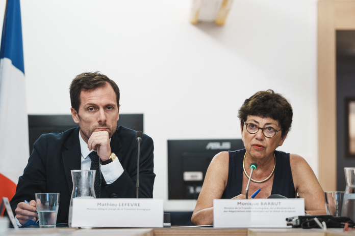 Les deux ministres en charge des sujets environnementaux, Mathieu Lefèvre et Monique Barbut, en juillet 2026 (photo Carine Schmitt/Hans Lucas/AFP).
