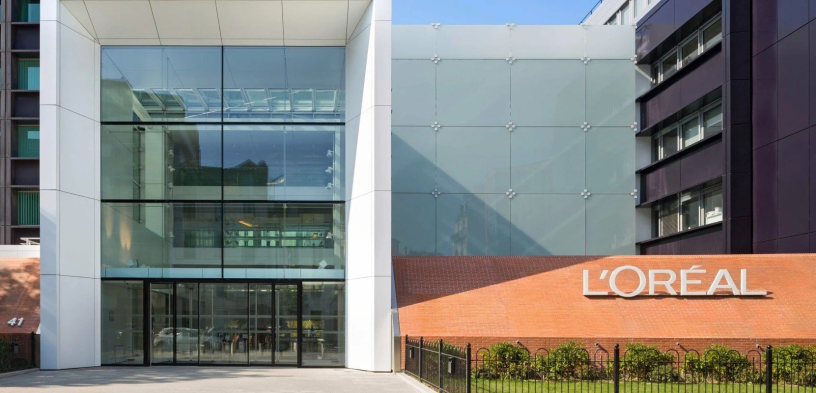 L'entrée du siège de L'Oréal, à Clichy (photo D.R.).