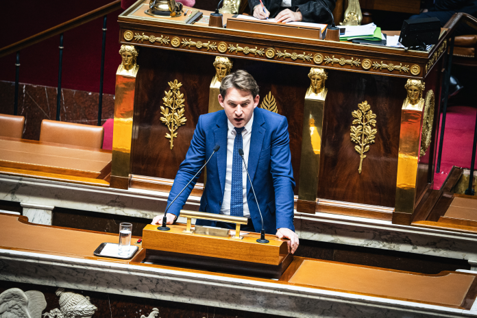 Le député Raphaël Schellenberger à la tribune de l'Assemblée nationale, en octobre 2025 (photo Amaury Cornu/Hans Lucas/AFP).