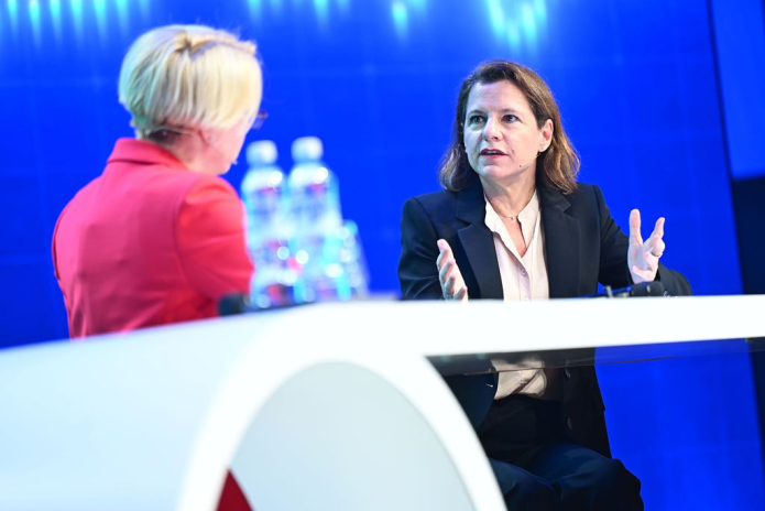 Catherine MacGregor, la directrice générale d’Engie, intervenant lors du sommet Eurelectric, à Helsinki (photo D.R.).