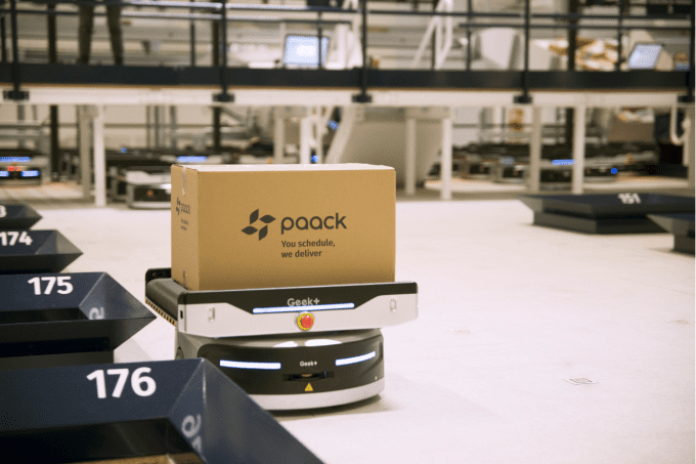 Paack mise beaucoup sur la technologie et l'automatisation : son centre de distribution de San Fernando de Henares, près de Madrid, compte 270 robots (photo D.R.).