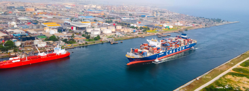 Un navire CMA CGM à Abidjan (photo D.R.).