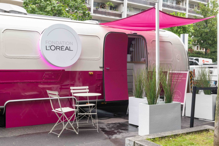 Le salon de beauté itinérant de la Fondation L'Oréal (photo D.R.).